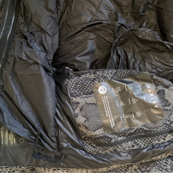 Varley Dorothy
Ski Jacket
Mono Boa XS - Picture 10 of 12